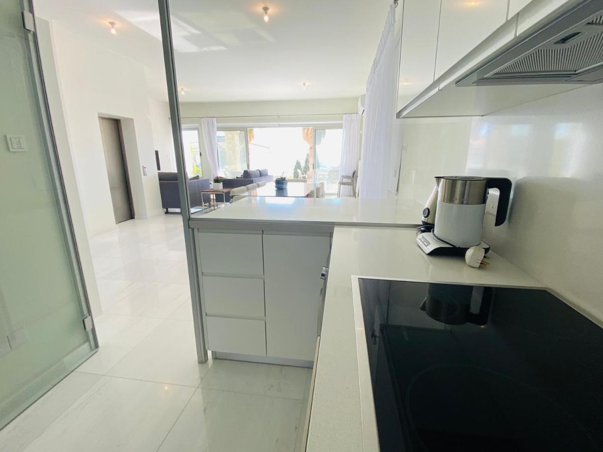 Coral Bay Beach Villa Paphos Ngoại thất bức ảnh
