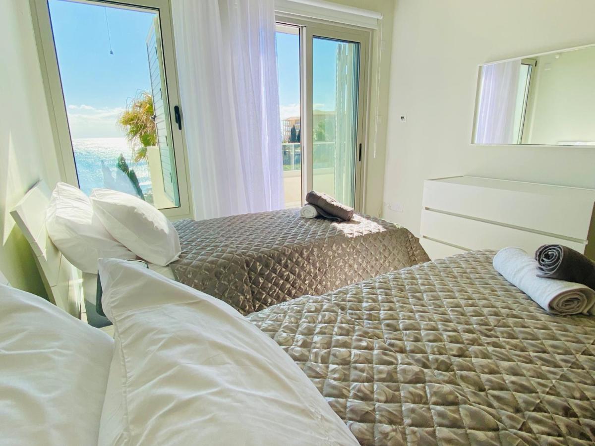 Coral Bay Beach Villa Paphos Ngoại thất bức ảnh