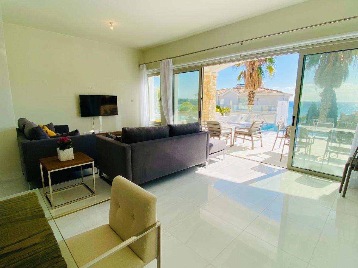 Coral Bay Beach Villa Paphos Ngoại thất bức ảnh