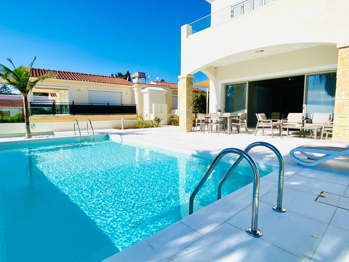 Coral Bay Beach Villa Paphos Ngoại thất bức ảnh