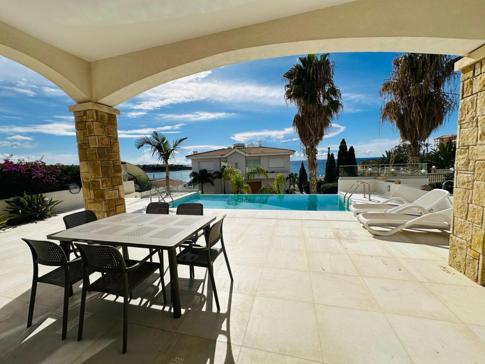 Coral Bay Beach Villa Paphos Ngoại thất bức ảnh