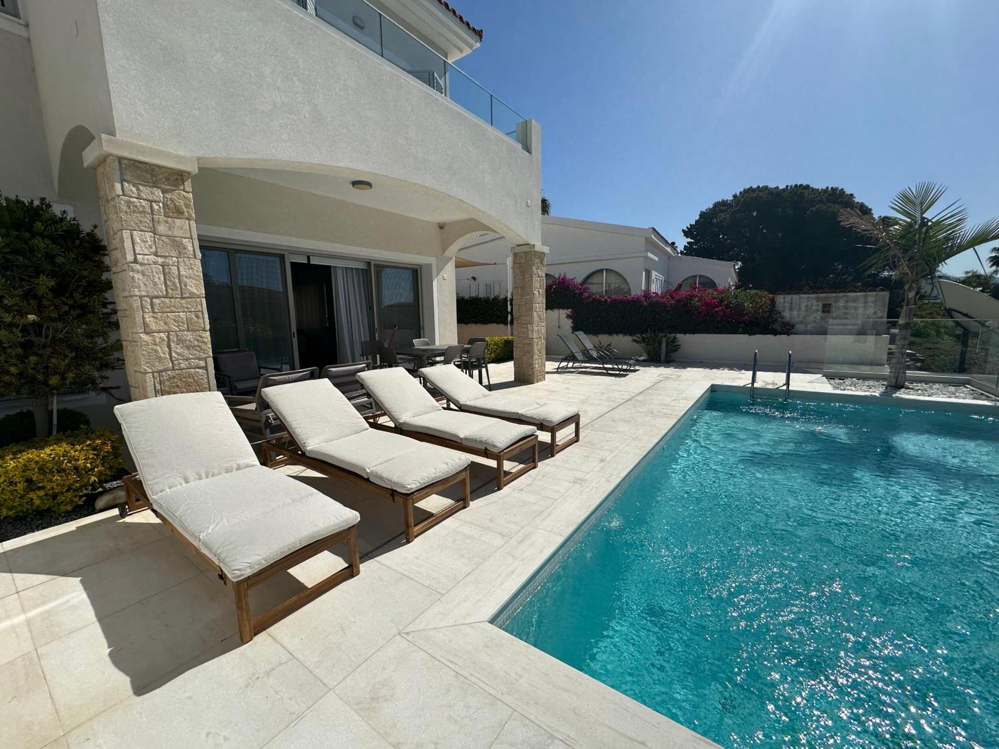 Coral Bay Beach Villa Paphos Ngoại thất bức ảnh